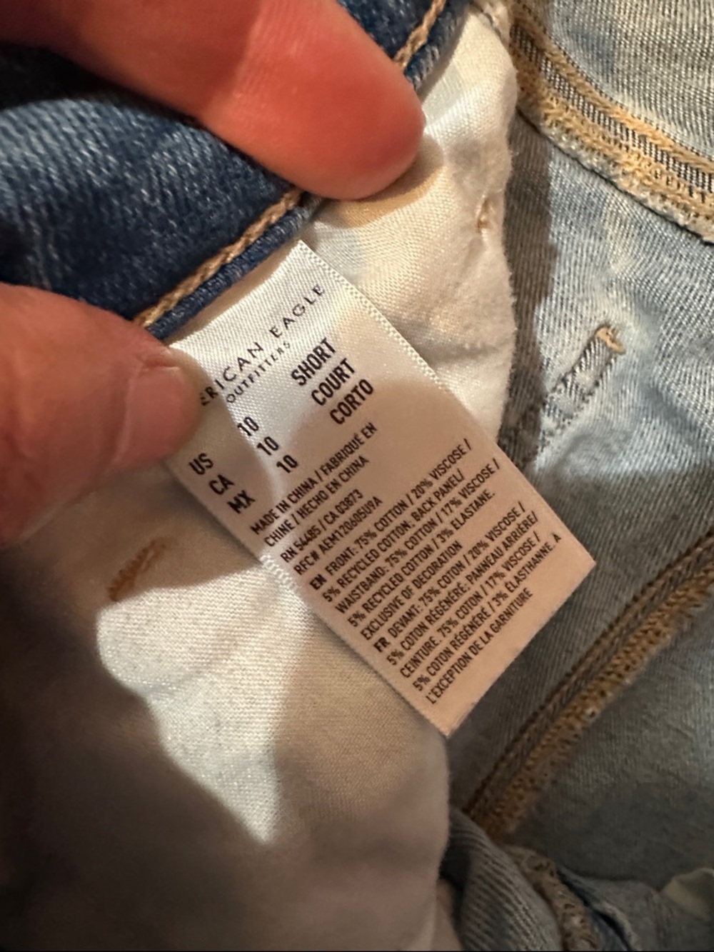 American Eagle Strigid Mom Jeans Destroyed Knees 10 Short Straight Leg Crop - Picture 6 of 9